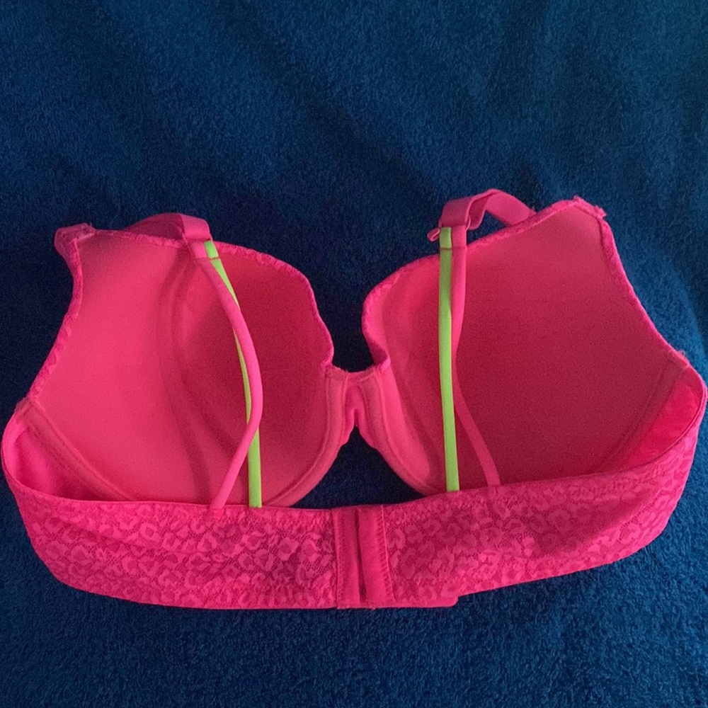 Pink bra - Picture 2 of 2